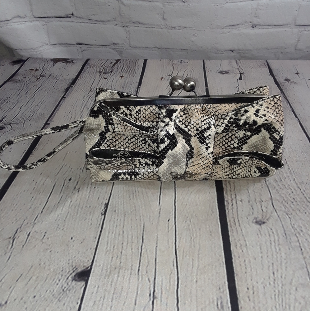 Jessica Simpson clutch